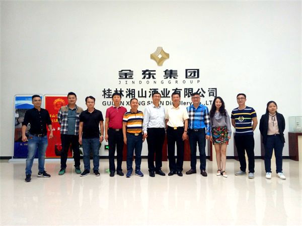 協會會長帶領會員企業赴桂林湘山酒業參觀考察